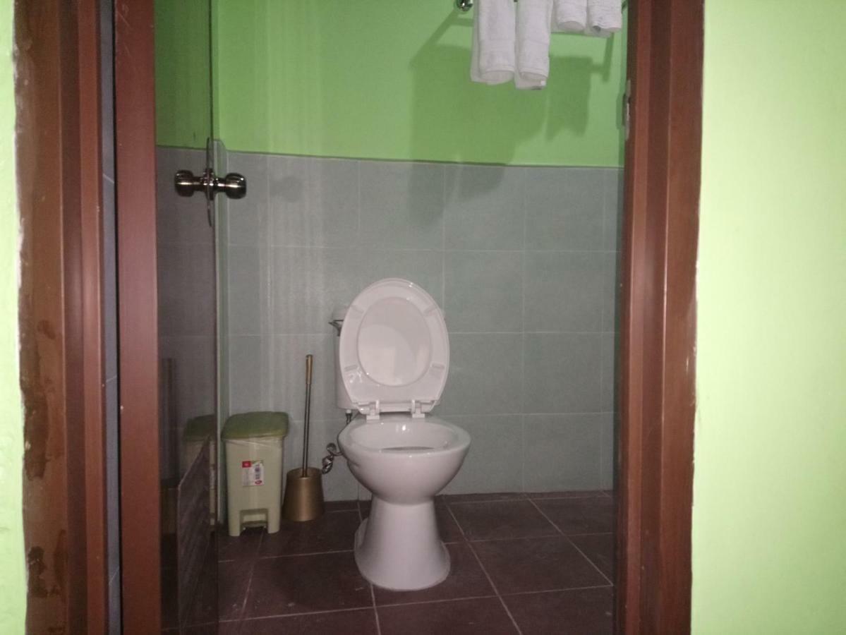 In-N-Out Hostel シキホール エクステリア 写真