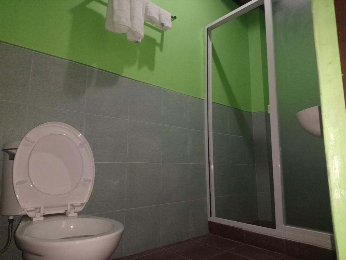 In-N-Out Hostel シキホール エクステリア 写真