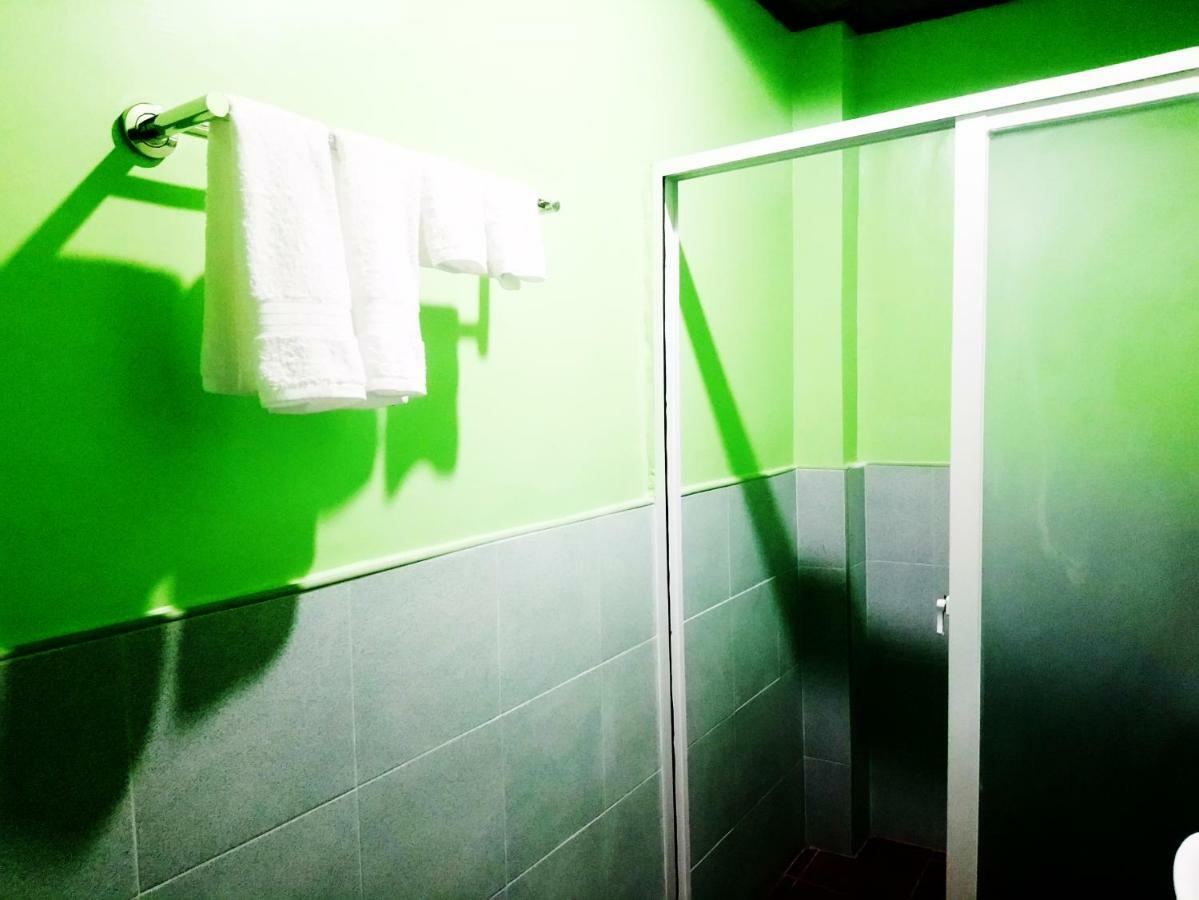In-N-Out Hostel シキホール エクステリア 写真